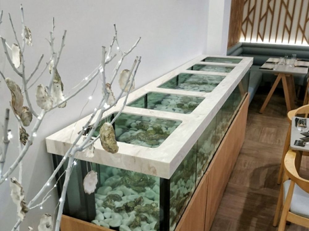 Крышка для аквариума в ресторане UMAMI. Акриловый камень Corian