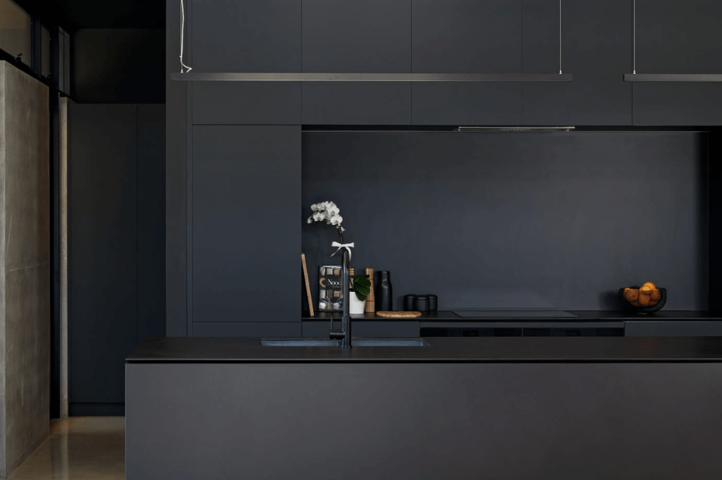 Темная кухня